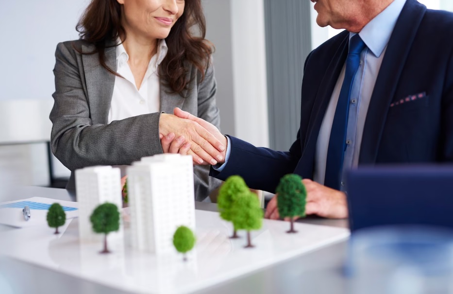 Jakie przepisy regulują pracę zarządcy nieruchomości?