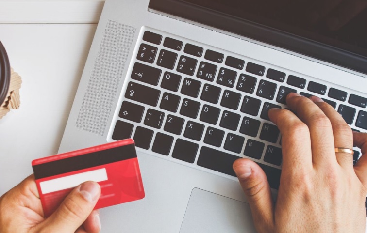 Jak dokładnie zmierzyć przestrzeń, zanim zamówisz meble online, aby uniknąć późniejszych problemów?