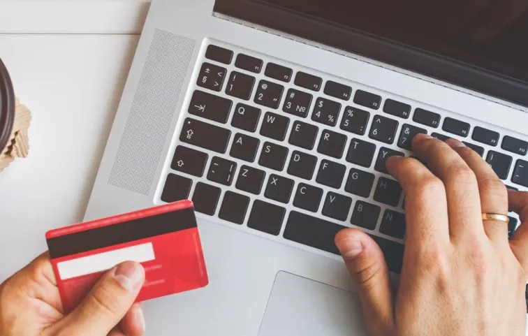 Jak porównywać różne warianty materiałów w meblach online, by uniknąć nietrafionych zakupów?