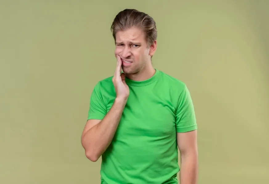 Jak przyspieszyć gojenie aft bez podrażniania śluzówki?