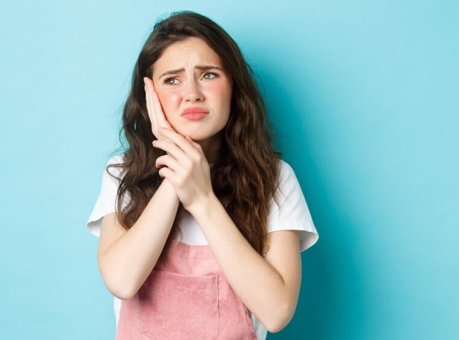 Co stosować na drobne rany i otarcia w jamie ustnej?