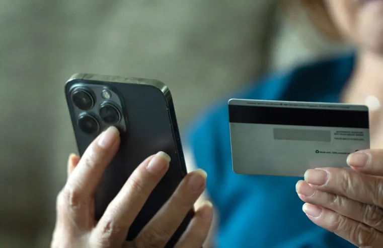 Jak opinie klientów pomagają ocenić sklep meblowy internetowy?