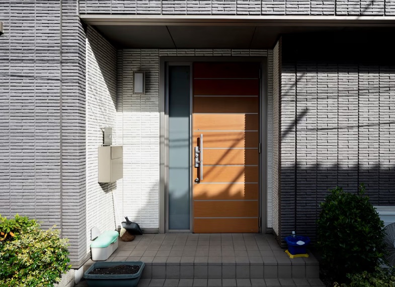 Czym różnią się drzwi pasywne od standardowych drzwi zewnętrznych?