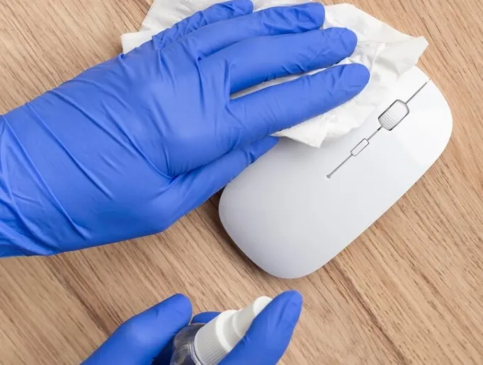 Jak działają płyny do dezynfekcji urządzeń?