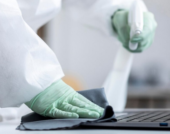 Czy płyny do dezynfekcji mogą uszkodzić sprzęt elektroniczny?